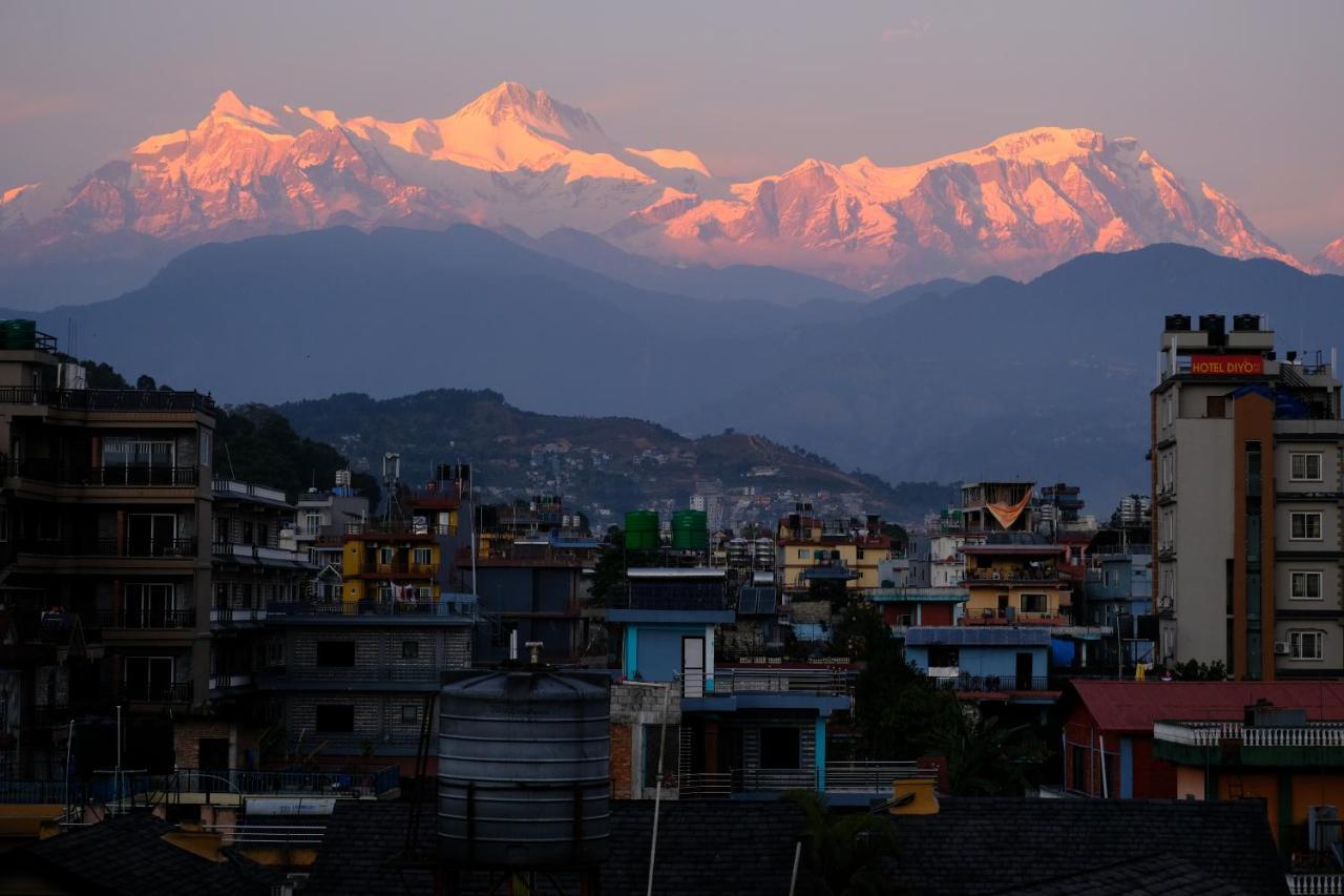 Pokhara Backpackers Hostel Экстерьер фото